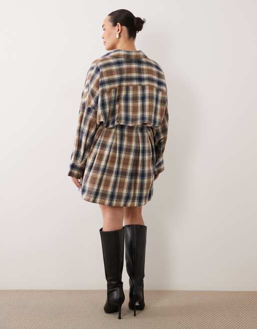 ASOS DESIGN Curve tailliertes Mini-Hemdkleid in Blau und Hellbraun kariert, 3 von 4
