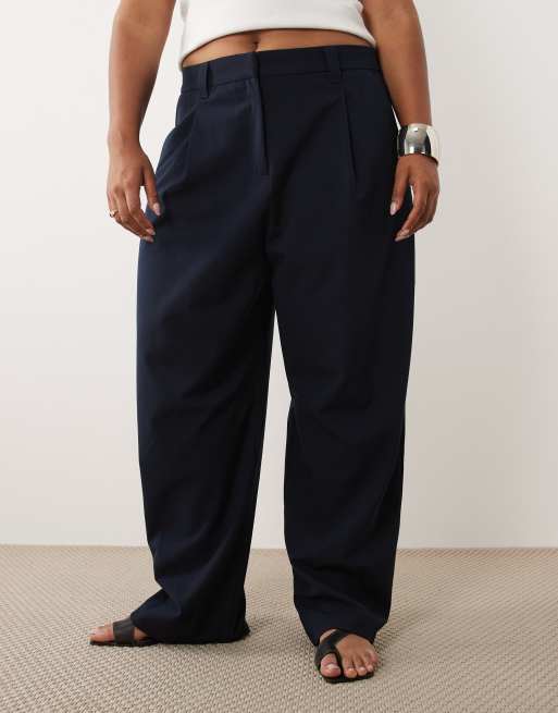 ASOS DESIGN Curve tailored arch barrel trousers in navy, 5 of 5