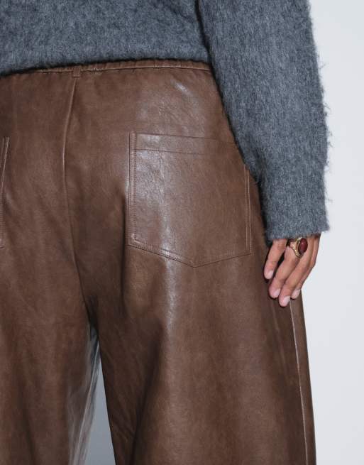 ASOS DESIGN Curve Tailored Barrel-Hose aus Kunstleder in Hellbraun, 3 von 9