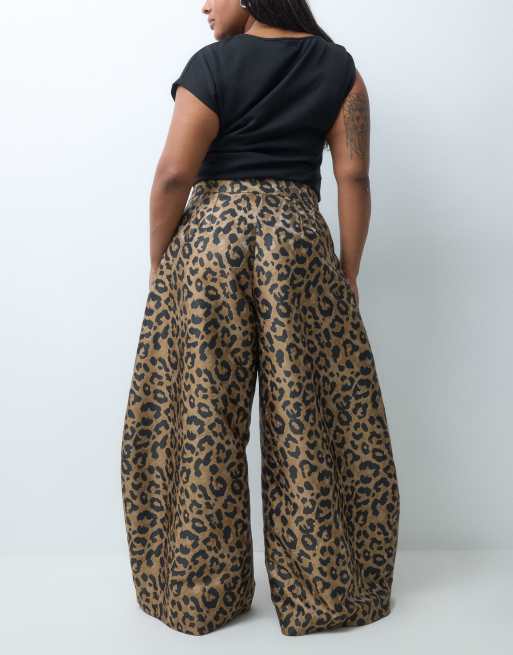 ASOS DESIGN Curve Tailored barrel in metallic leopard, 4 of 5