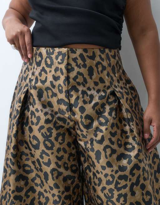 ASOS DESIGN Curve Tailored barrel in metallic leopard, 5 of 5