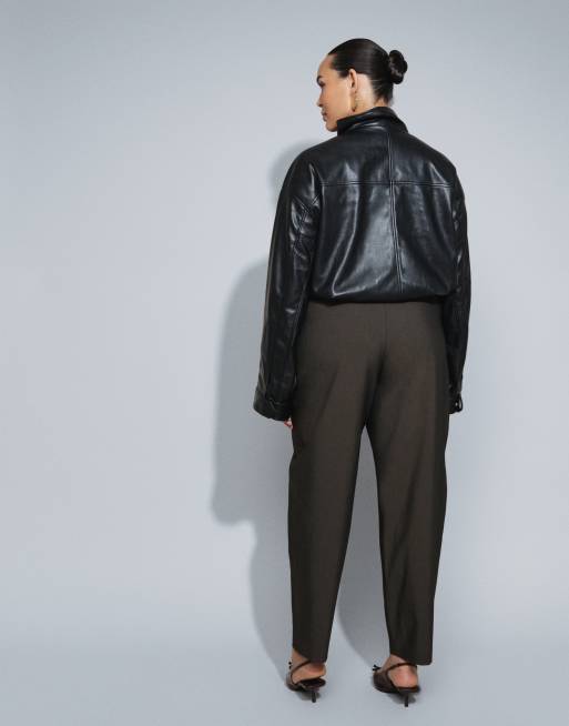 ASOS DESIGN Curve Tailored belted balloon barrel trousers in brown sheen, 3 of 5