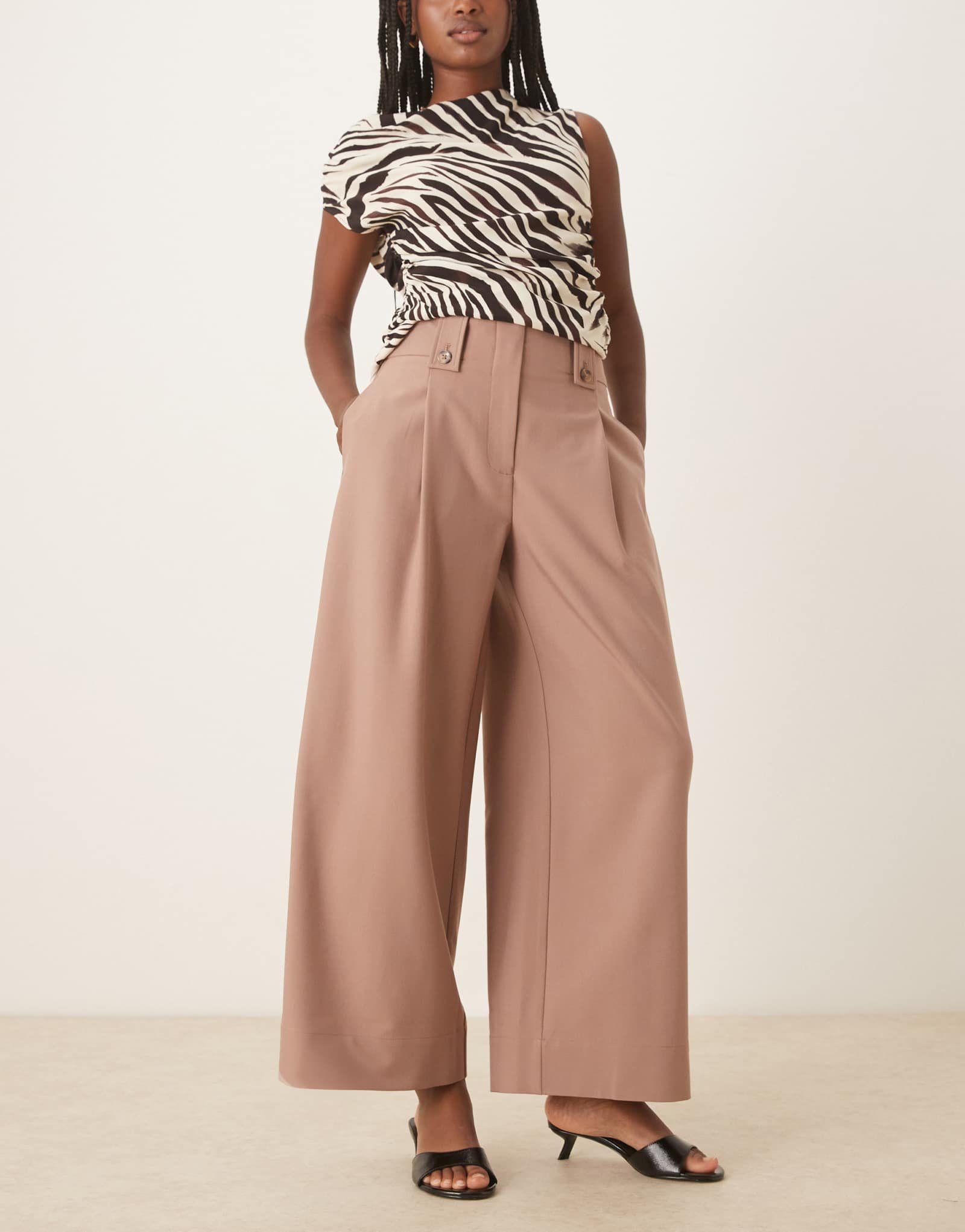 Укороченные брюки ASOS DESIGN Curve, сшитые по индивидуальному заказу, с застежкой на талии из сезама