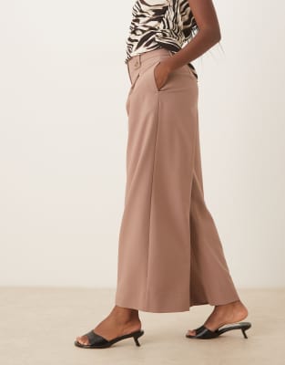 Asos Design Curve Tailored Cropped Pants With Tab Waist Detail In Brown
