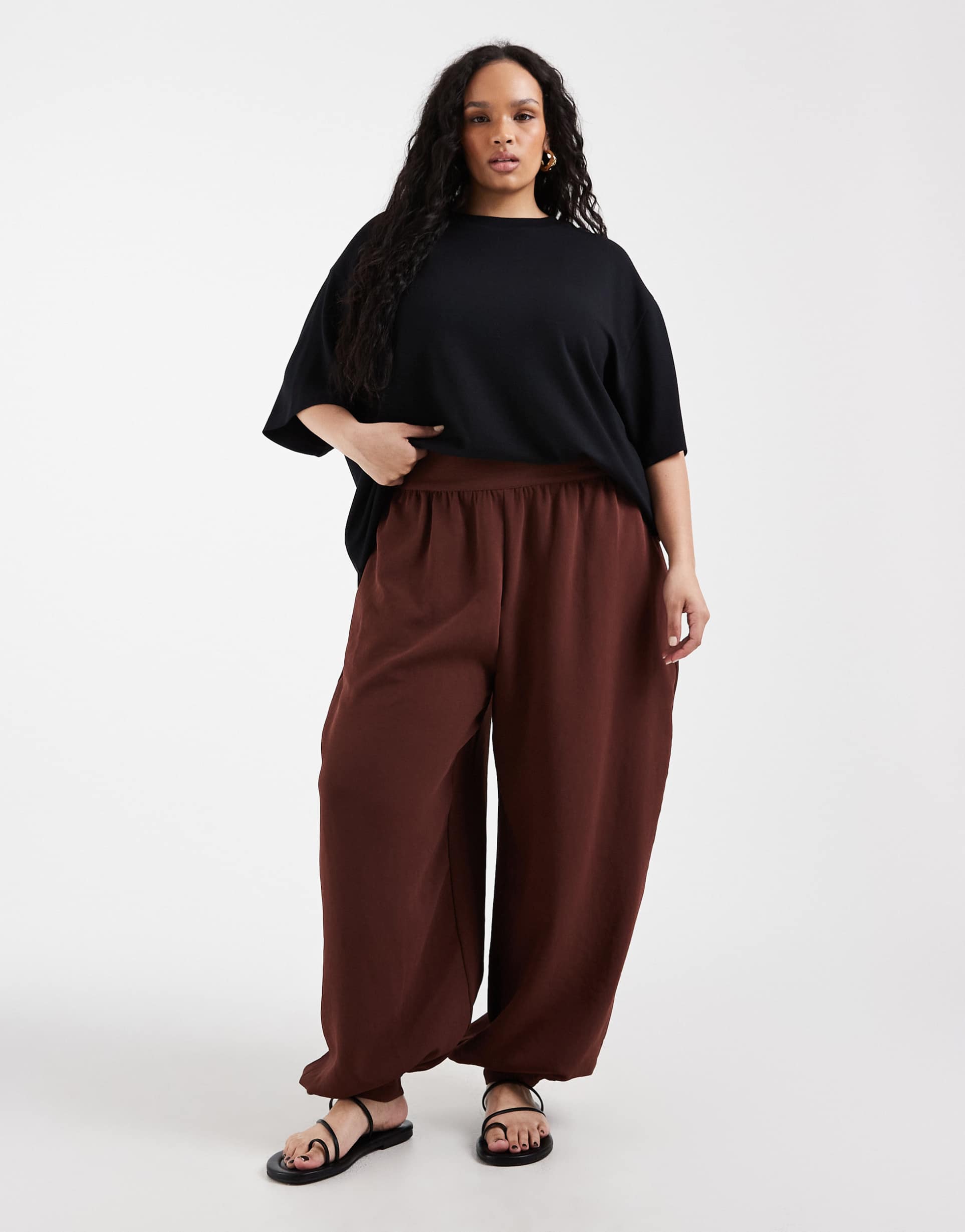 asos design curve tailored cuffed hem balloon pants in brown - part of a set
