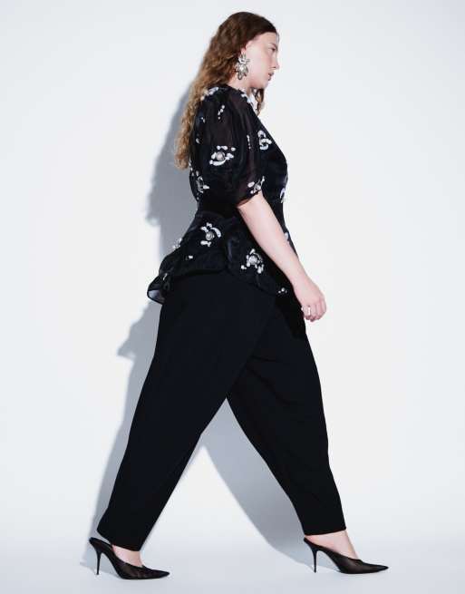 ASOS DESIGN Curve tailored deep waistband barrel pants with pleat detail in black, 3 of 5