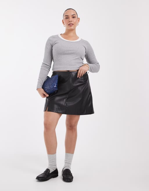 ASOS DESIGN Curve tailored faux leather mini pelmet skirt with slit in black, 3 of 5