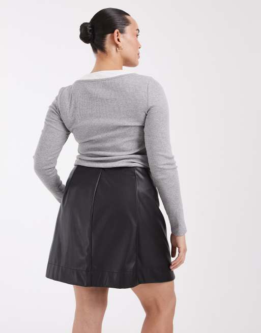ASOS DESIGN Curve tailored faux leather mini pelmet skirt with split in black, 4 of 5