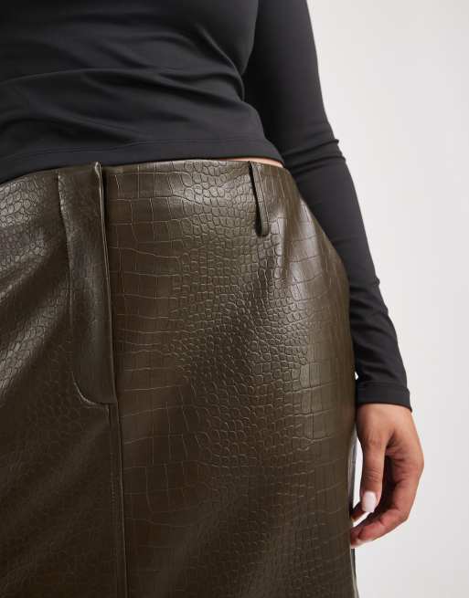 ASOS DESIGN Curve Tailored faux leather pencil skirt in olive croc, 5 of 5