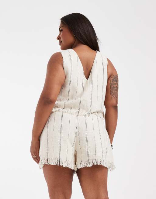 ASOS DESIGN Curve Tailored fringe hem shorts in natural striped print, 5 of 5