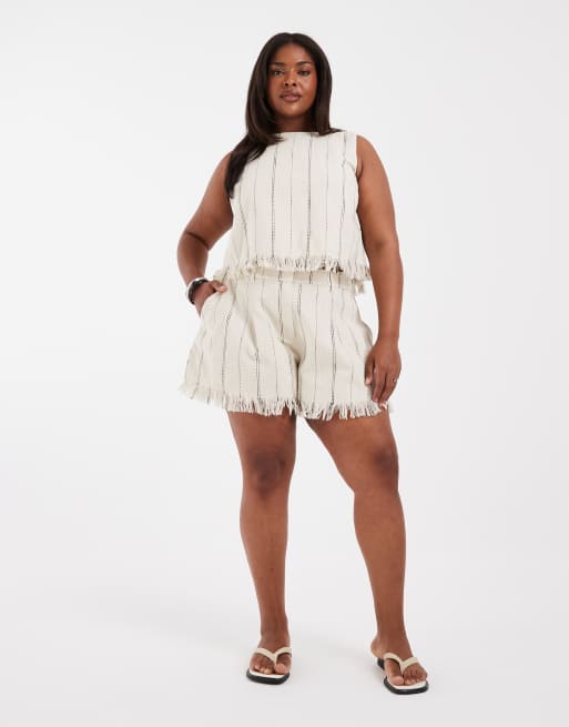 ASOS DESIGN Curve Tailored fringe hem v neck shell top in natural stripe, 3 of 4