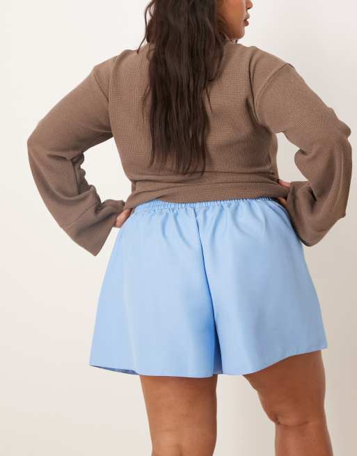 ASOS DESIGN Curve tailored linen look pull on boxer shorts in light blue, 2 of 5