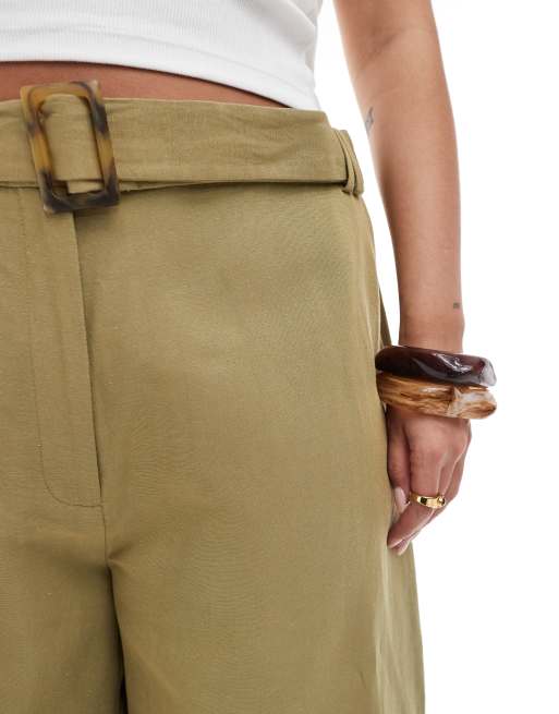 ASOS DESIGN Curve tailored longline belted city shorts with linen in khaki, 4 of 5