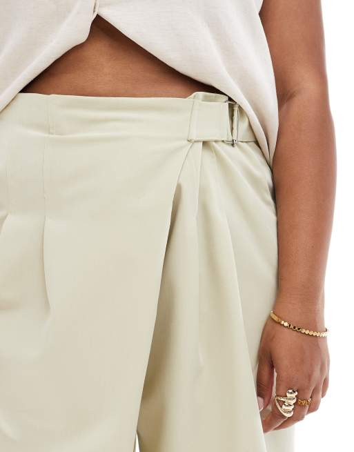 ASOS DESIGN Curve tailored longline utility shorts in pistachio , 3 of 5