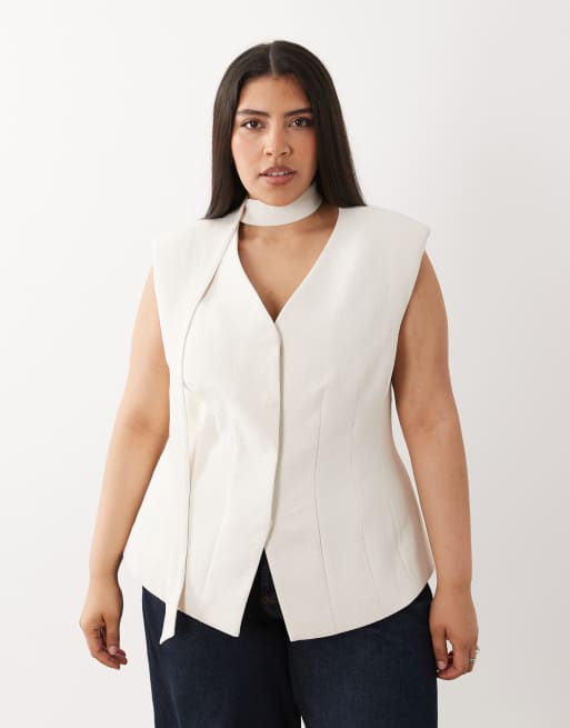 ASOS DESIGN Curve Tailored moulded hip longline waistcoat in cream, 3 of 4