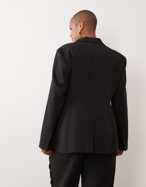 ASOS DESIGN Curve Tailored moulded hip tux blazer in black, 4 of 4