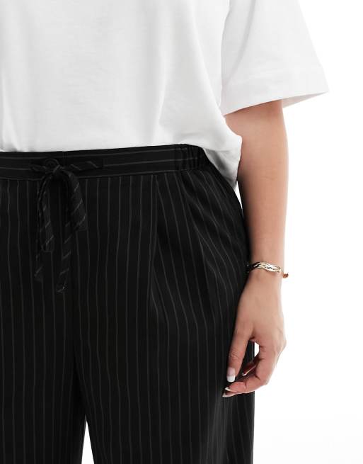 ASOS DESIGN Curve tailored pull on pants in black pinstripe, 2 of 5