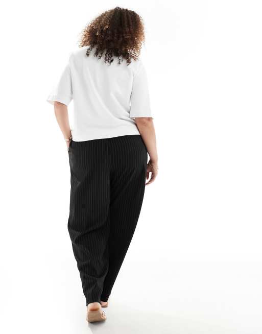 ASOS DESIGN Curve tailored pull on trousers in black pinstripe, 3 of 5
