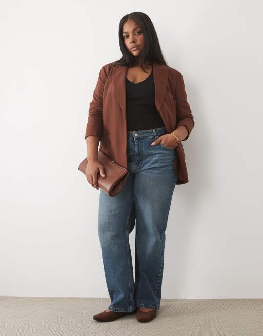 ASOS DESIGN Curve Tailored relaxed blazer in brown, 2 of 4