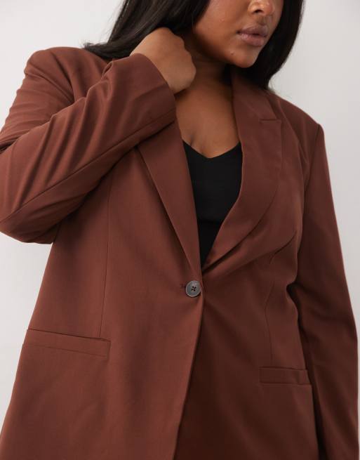 ASOS DESIGN Curve Tailored relaxed blazer in brown, 3 of 4
