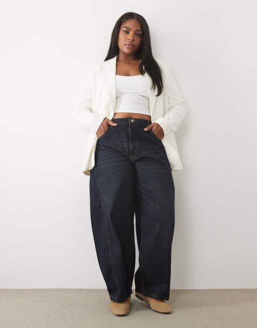 ASOS DESIGN Curve Tailored relaxed blazer in cream, 3 of 4