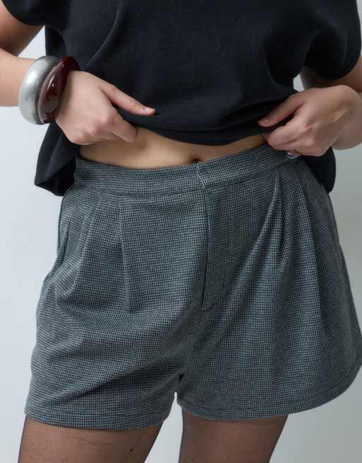 ASOS DESIGN Curve tailored shorts in grey micro check, 3 of 5