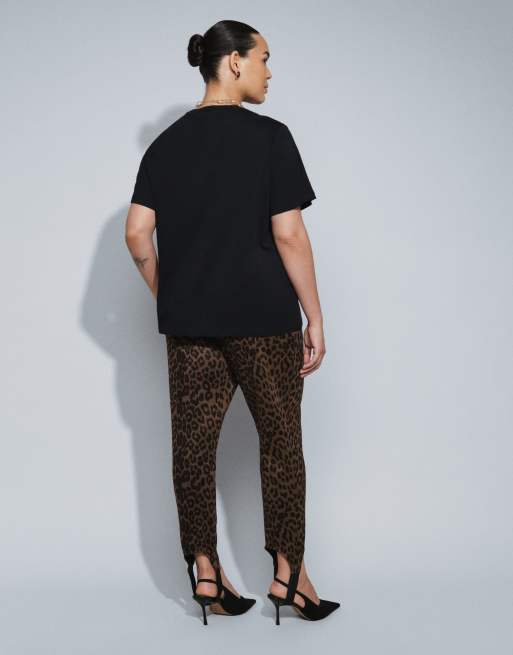 ASOS DESIGN Curve Tailored stirrup detail legging in leopard print, 3 of 5