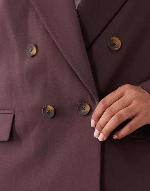 ASOS DESIGN Curve tailored strong shoulder double breasted blazer in brown, 3 of 4