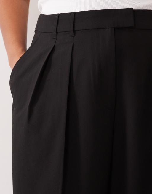 ASOS DESIGN Curve tailored wide leg pants with pleat detail in black, 5 of 5
