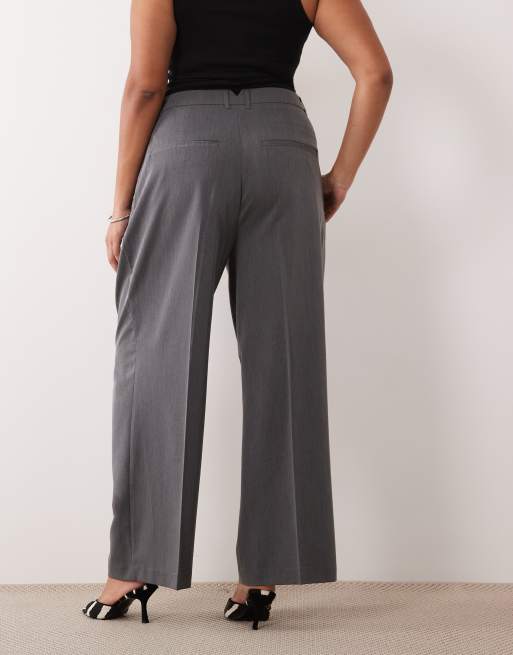 ASOS DESIGN Curve Tailored wide leg pants with pleated detailing in charcoal, 4 of 5
