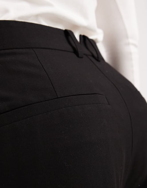 ASOS DESIGN Curve tailored wide leg trousers with pleat detail in black, 3 of 5