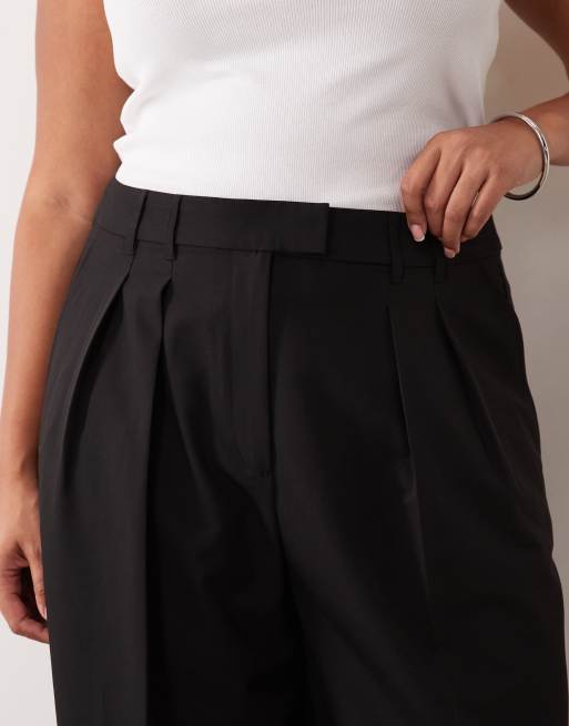 ASOS DESIGN Curve tailored wide leg trousers with pleat detail in black, 3 of 5