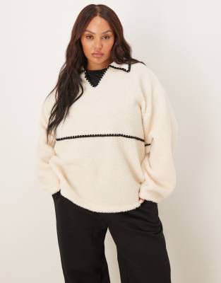 ASOS DESIGN Curve - Teddyfleece-Sweatshirt in Cremeweiß und Schwarz mit Languettenstich
