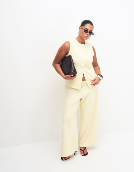 ASOS DESIGN Curve textured crew neck waistcoat co-ord in buttermilk, 2 of 7