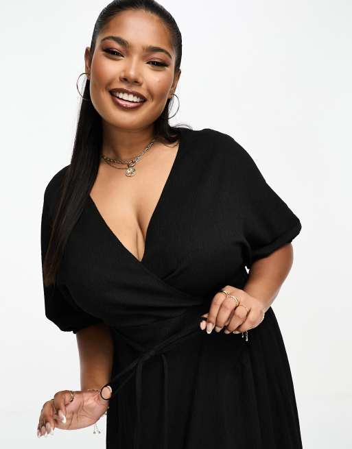ASOS DESIGN Curve textured crinkle wrap midi dress with tie side in black, 2 of 4