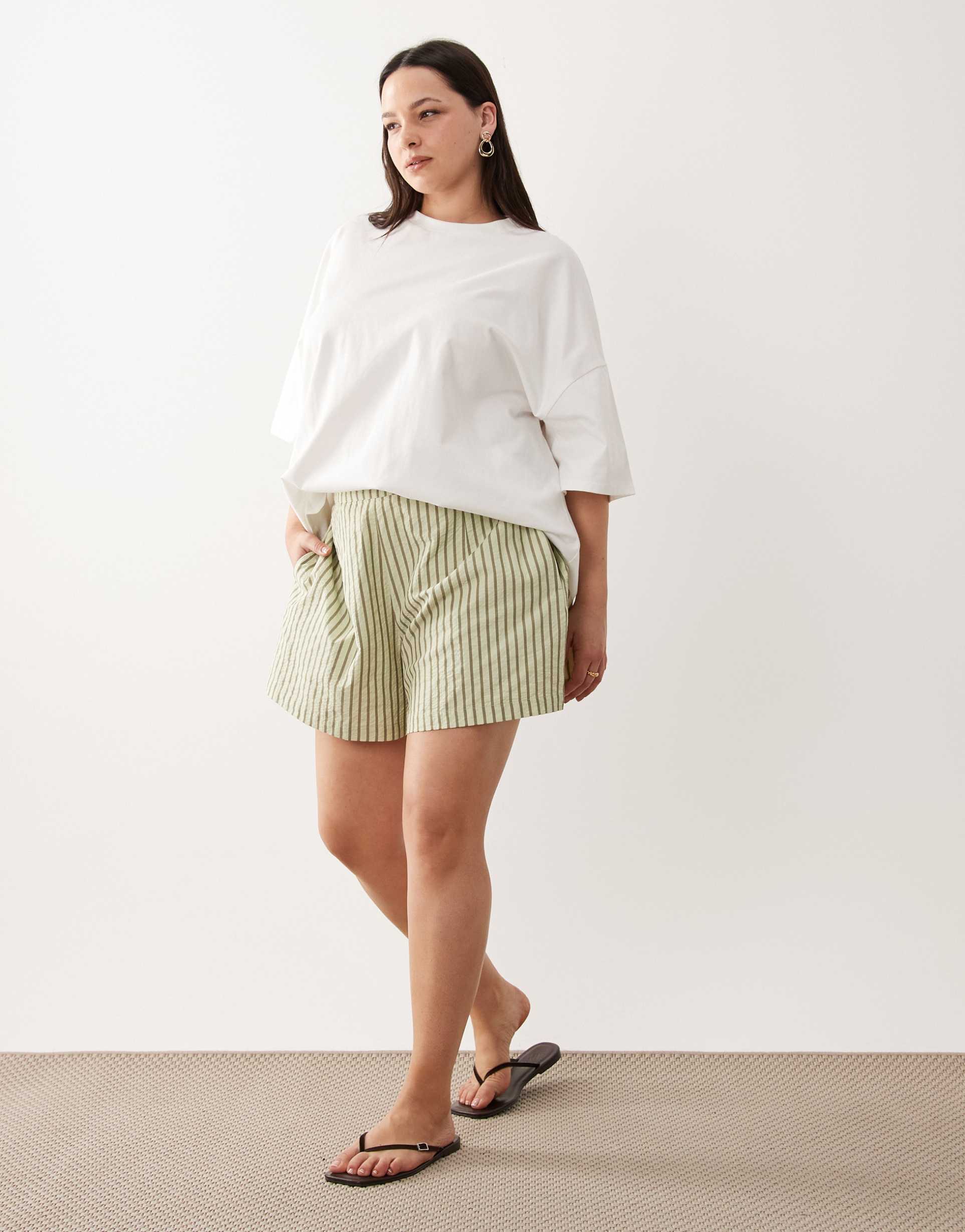 asos design curve textured pull on flippy shorts in khaki stripe