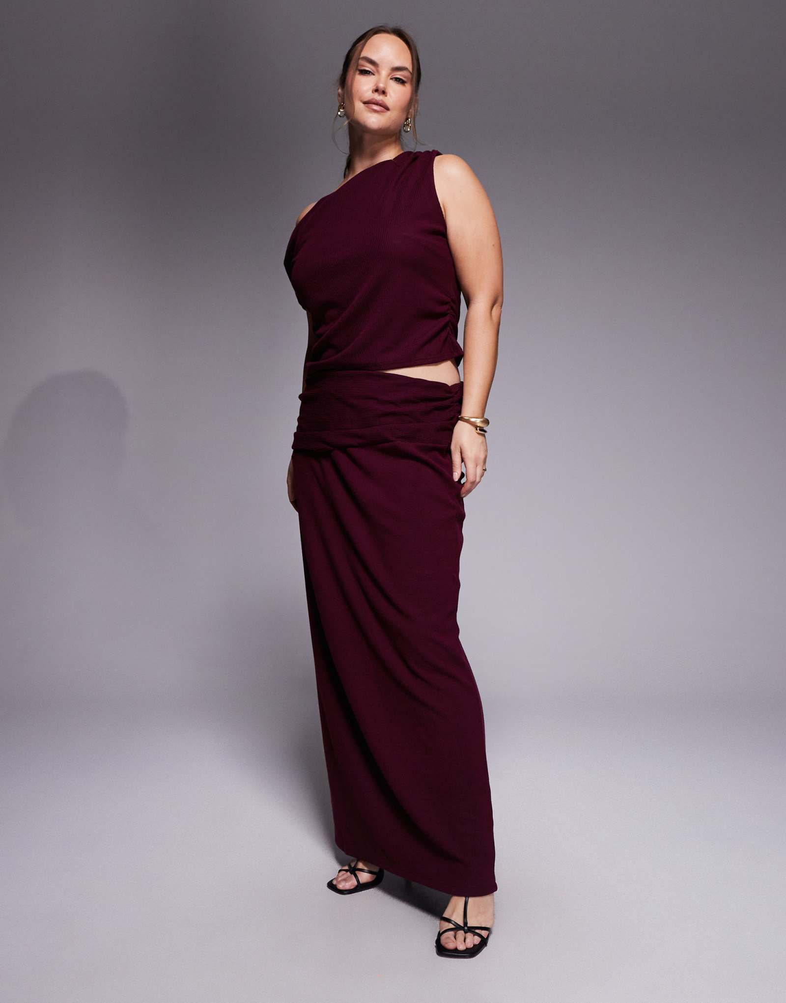 Макси-юбка ASOS DESIGN Curve с фактурными ребристыми колоннами бордового цвета - часть комплекта