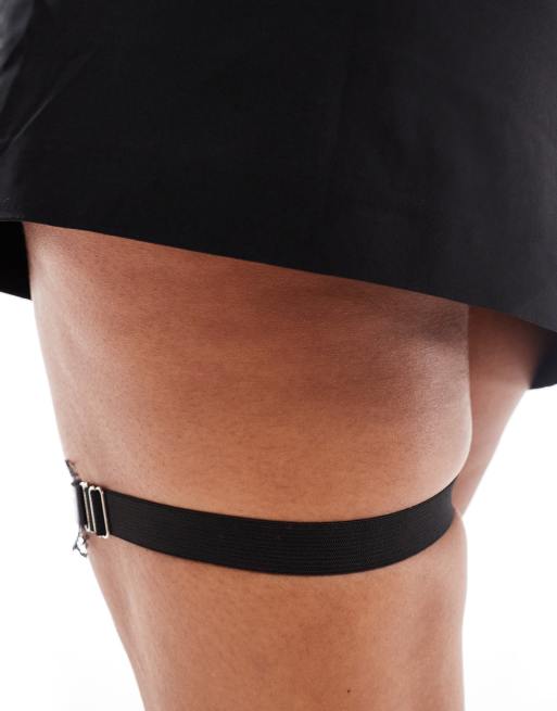 ASOS DESIGN Curve thigh chain with heart and studded PU detail, 2 of 4