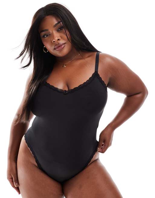ASOS DESIGN Curve - Tia - Body en microfibre ultra douce à bordures dentelle - Noir
