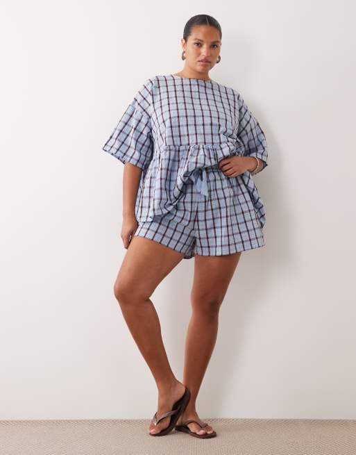 ASOS DESIGN Curve tie waist pocket detail shorts in blue plaid, 3 of 3