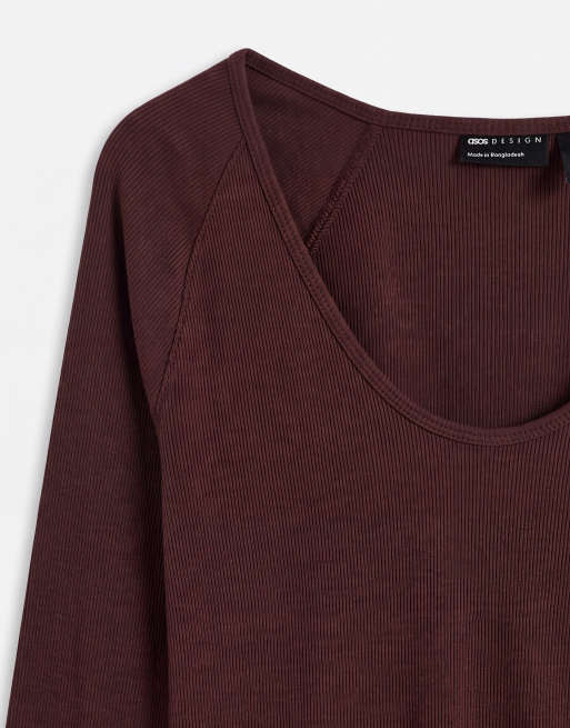 ASOS DESIGN Curve - top acanalado de manga larga con cuello ancho en chocolate, 8 de 8