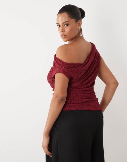 ASOS DESIGN Curve - Top asimmetrico in pizzo trasparente arricciato rosso scuro, 4 di 4