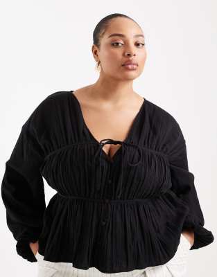 ASOS DESIGN Curve - Top boutonné à smocks et manches longues - Noir