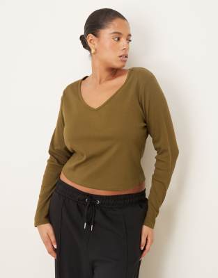 ASOS DESIGN Curve - Top côtelé à manches longues et col V - Kaki-Multicolore 3XL