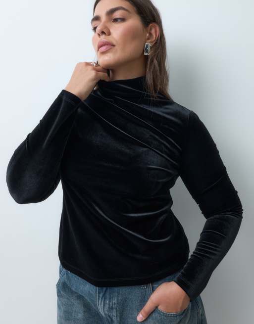 ASOS DESIGN Curve top de terciopelo con cuello vuelto en negro, 5 de 5