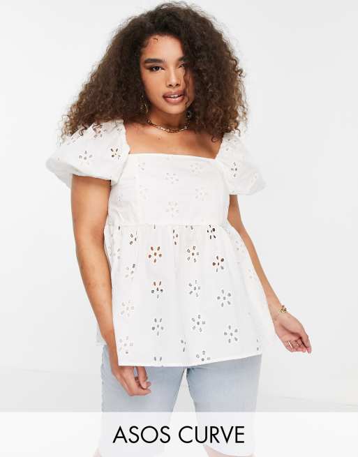 ASOS DESIGN Curve - Top grembiule in pizzo con margherite, color avorio