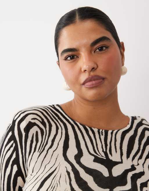 ASOS DESIGN Curve top in maglia trasparente morbida con arricciatura laterale a zebra, 3 di 4