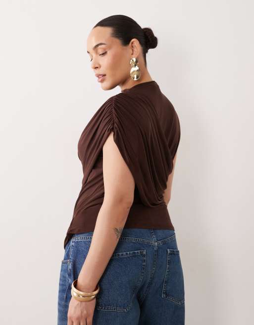 ASOS DESIGN Curve - top marrón con fruncido y detalle drapeado, 4 de 4