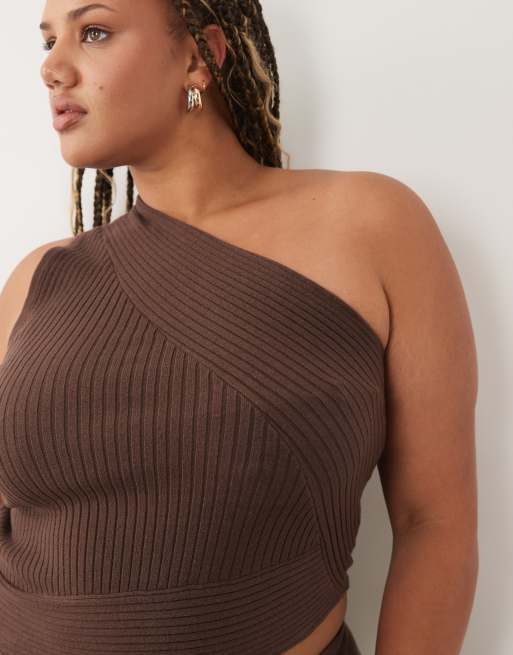 ASOS DESIGN Curve top met één blote schouder en ribstructuur in chocoladebruin, 3 van 4