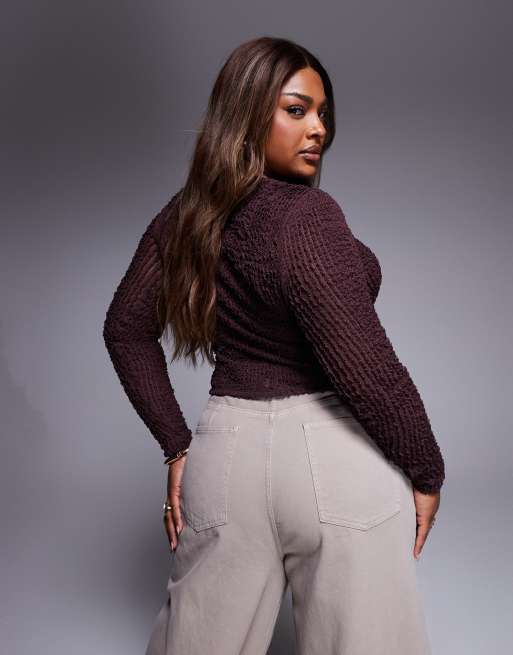 ASOS DESIGN Curve - Top met lange mouwen en getextureerde ruches in chocoladebruin, 4 van 4